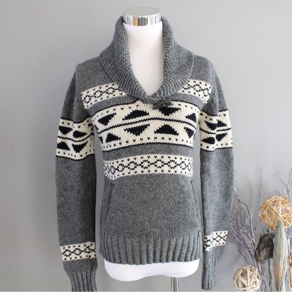 Aritzia TNA Wool Cowichan Sweater - Picture 1 of 5